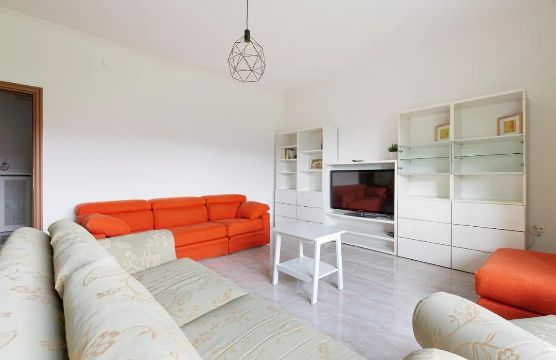 Guesthost - Bonola Mm1 Comfy Apartment-1